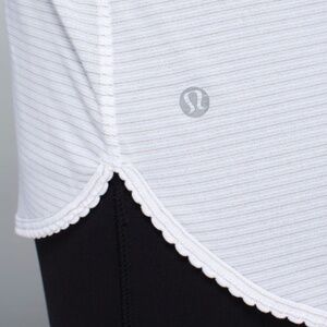 Lululemon 105 F Singlet Silverescent Scalloped Edge *Silver Heathered White